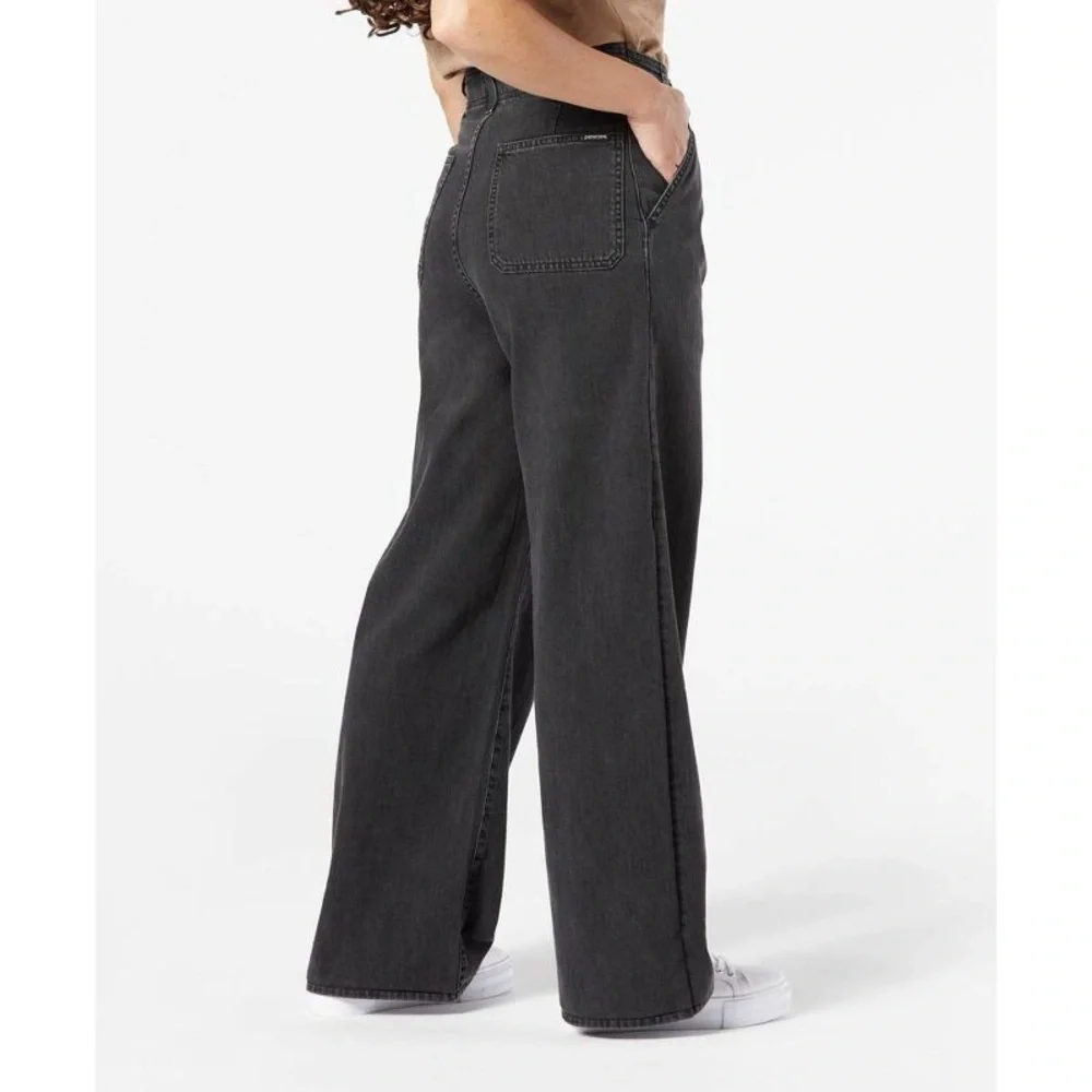 Denizen from Levi's Charcoal Black Loose Taper Womens Jeans Size 6 W28 High rise